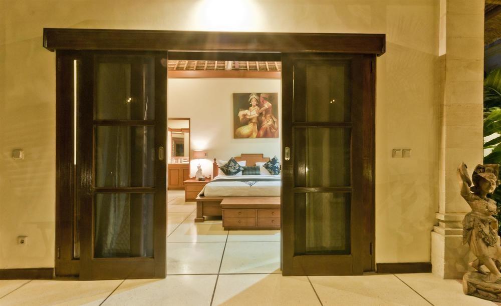 Villa Krisna Seminyak Buitenkant foto
