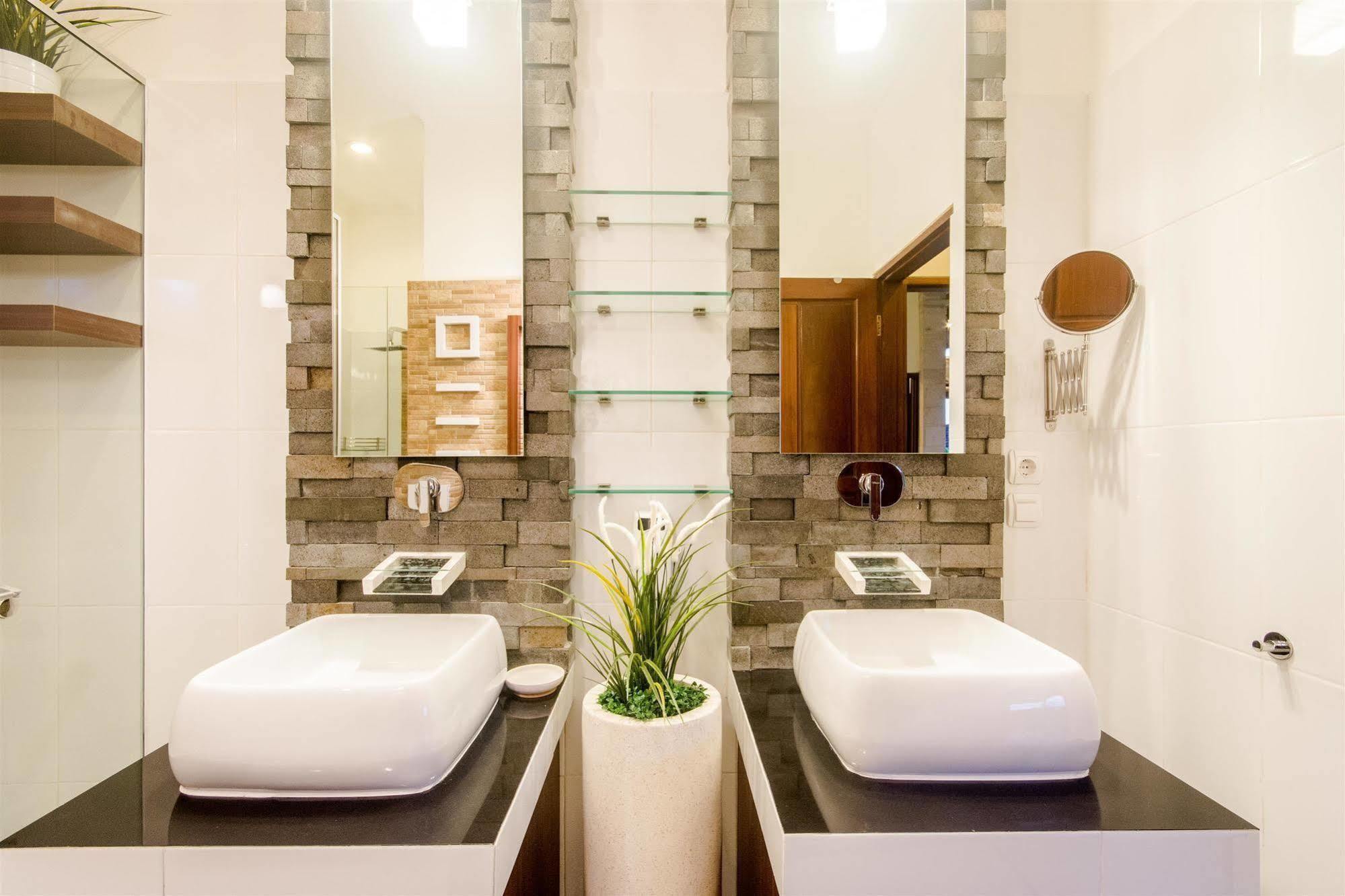 Villa Krisna Seminyak Buitenkant foto