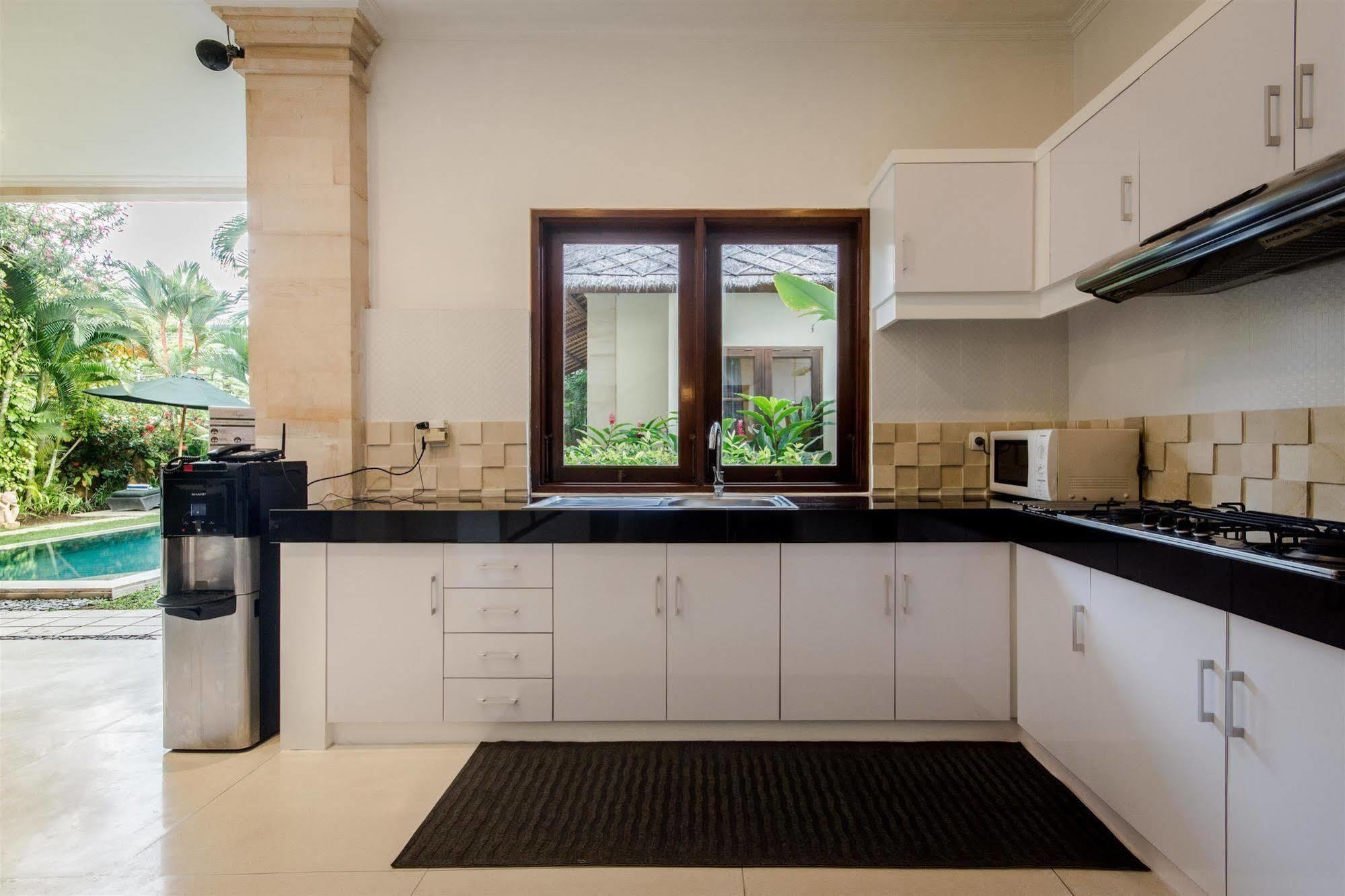 Villa Krisna Seminyak Buitenkant foto