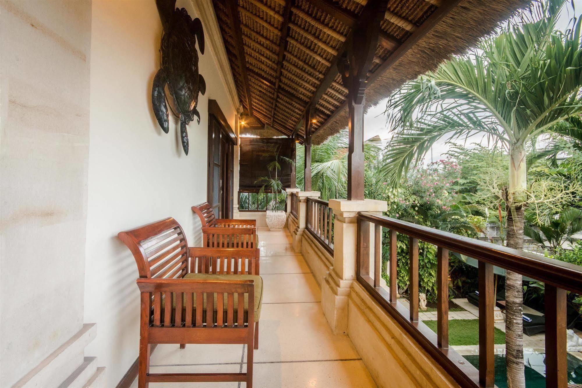 Villa Krisna Seminyak Buitenkant foto