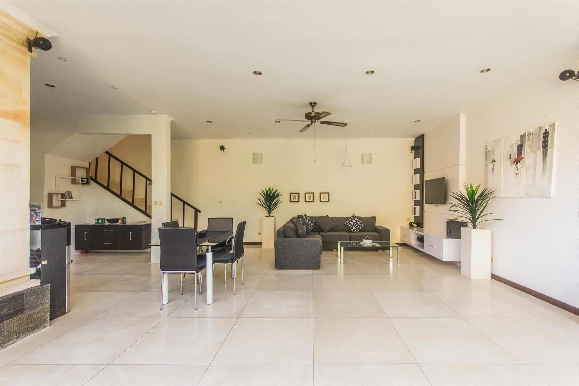Villa Krisna Seminyak Buitenkant foto