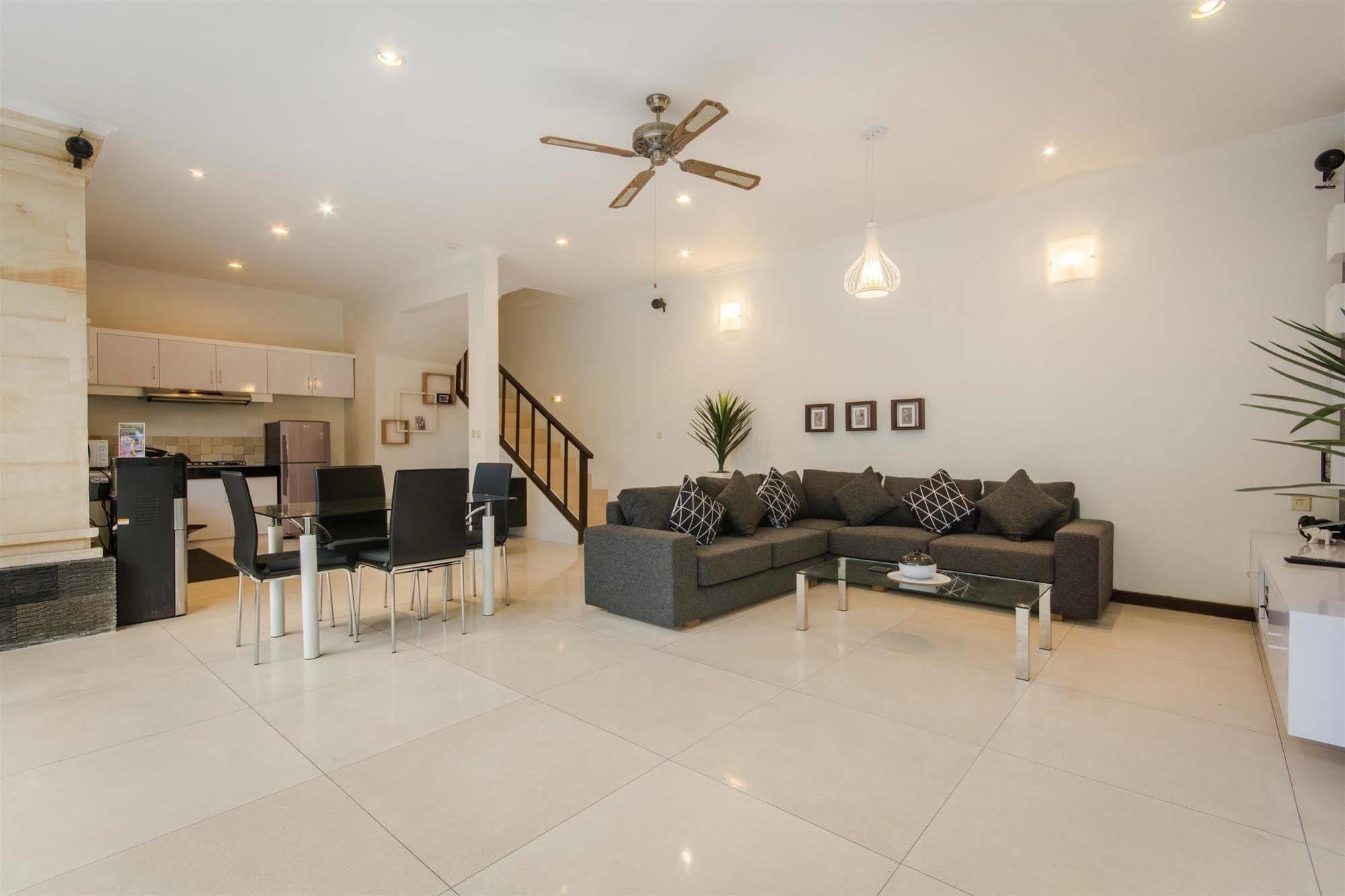 Villa Krisna Seminyak Buitenkant foto
