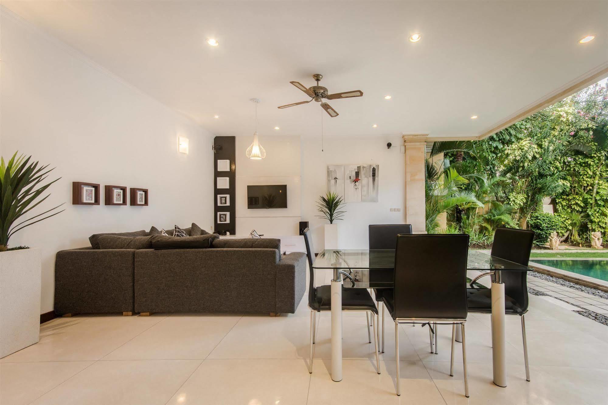 Villa Krisna Seminyak Buitenkant foto