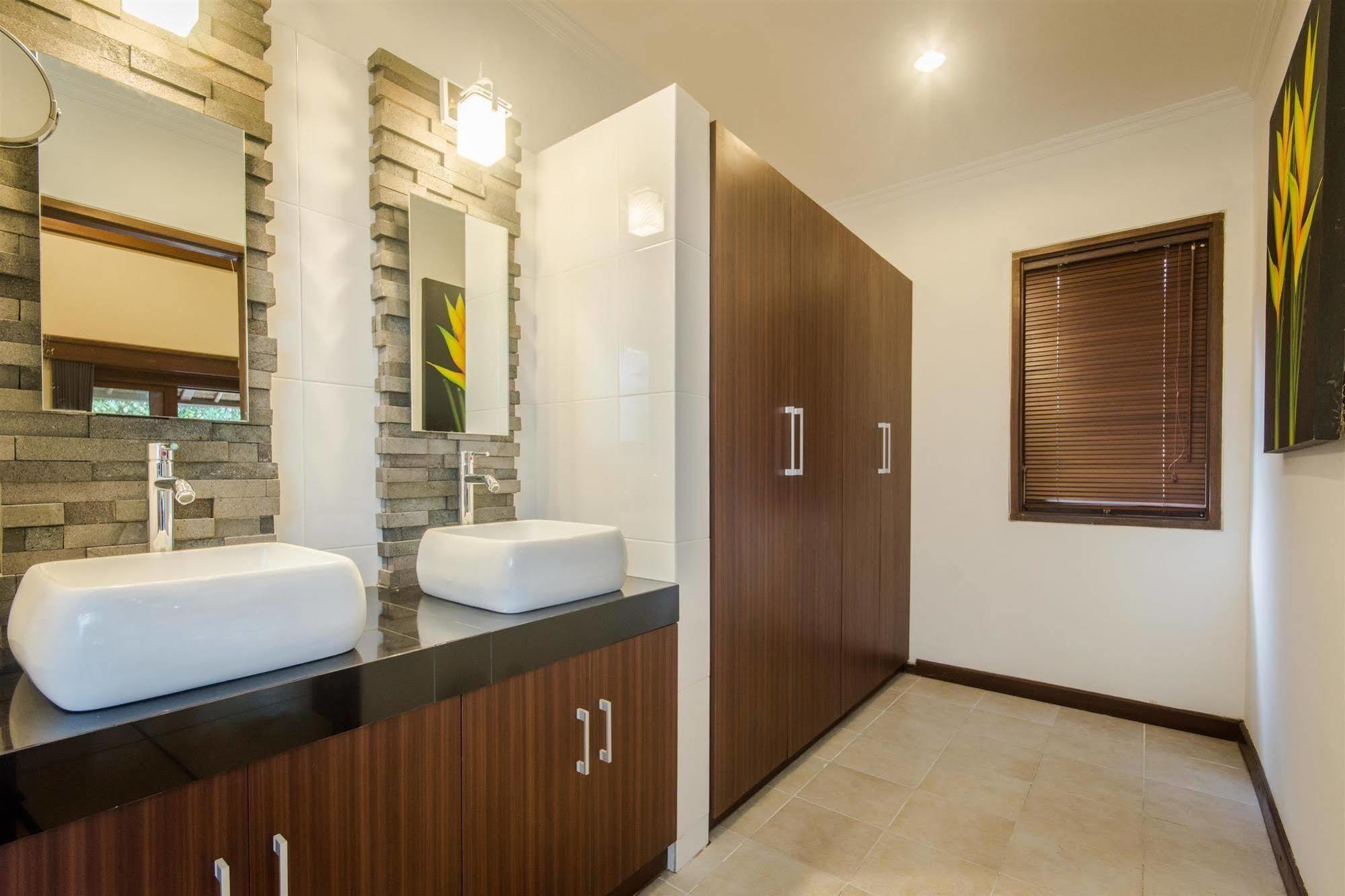 Villa Krisna Seminyak Buitenkant foto